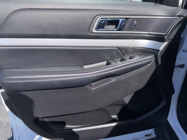 Used 2017 Ford Explorer XLT w/ Equipment Group 201A image 11