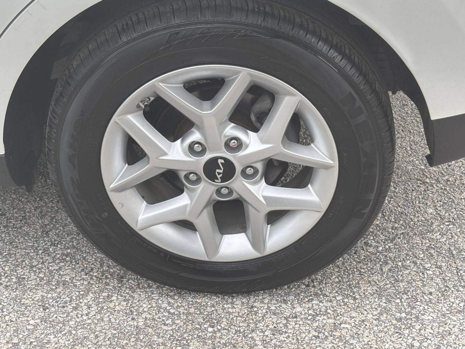 Used 2025 Kia Soul LX w/ LX Technology Package FWD image 24