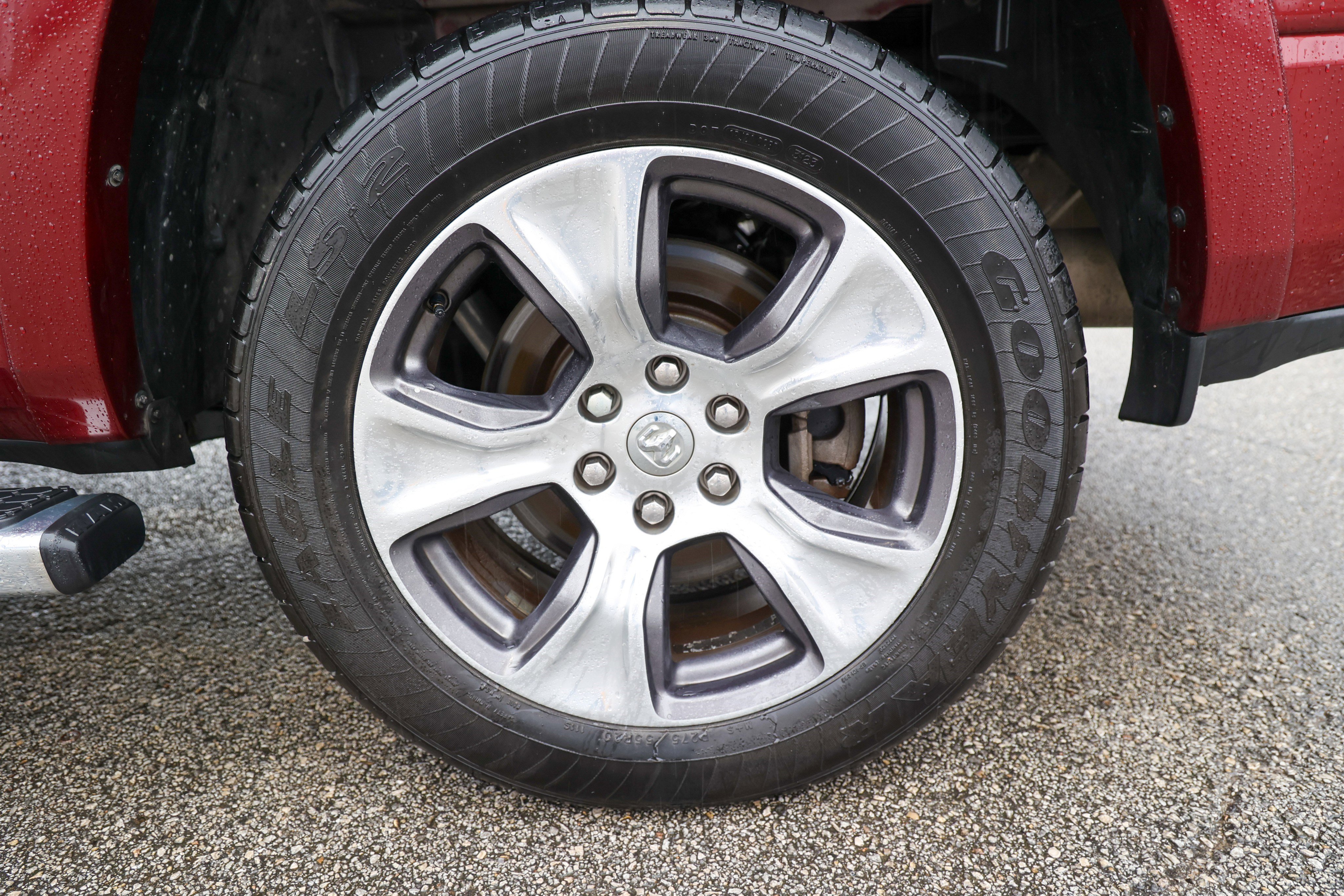 Used 2019 RAM 1500 Laramie AWD/4WD image 17