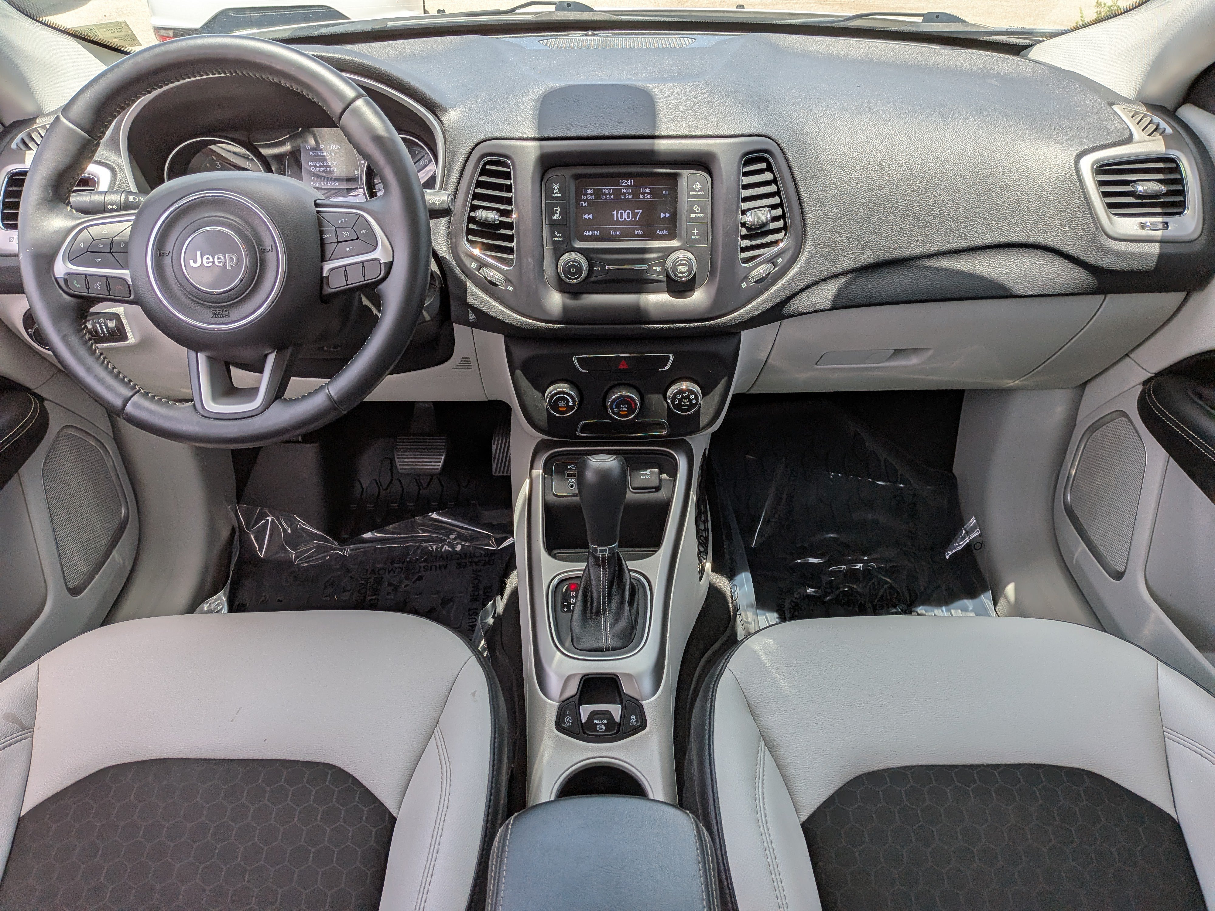 Used 2018 Jeep Compass Latitude FWD image 16