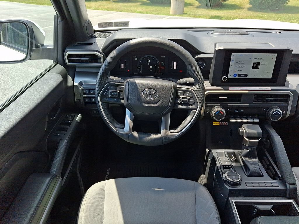 Certified 2024 Toyota Tacoma SR5 AWD/4WD image 11