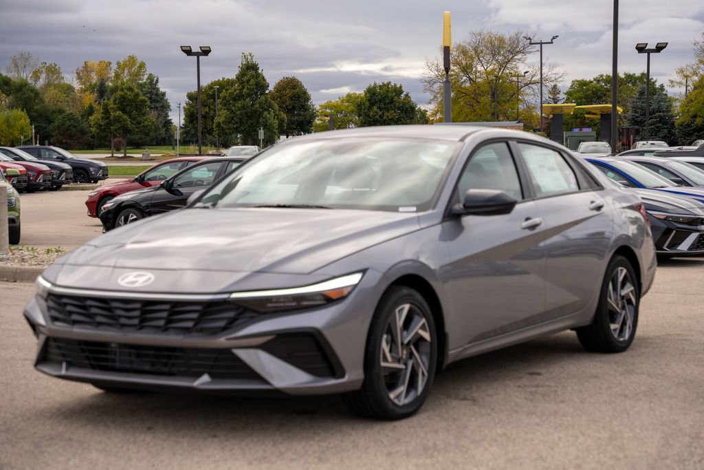 New 2025 Hyundai Elantra SEL image 3