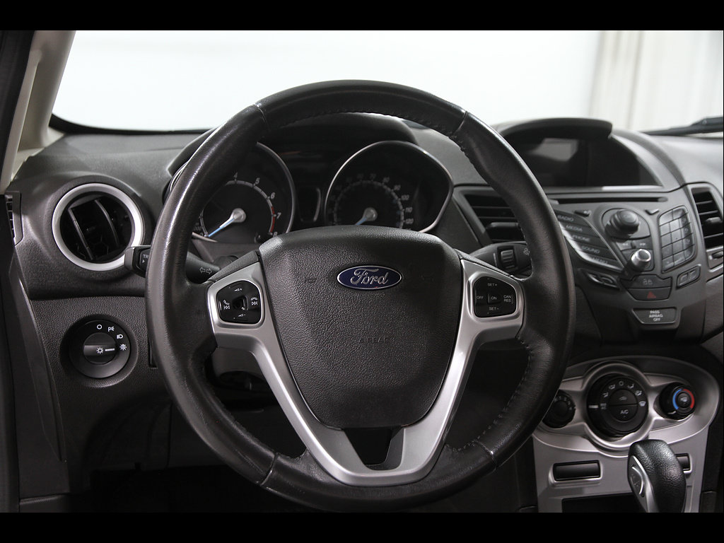 Used 2015 Ford Fiesta SE FWD image 6