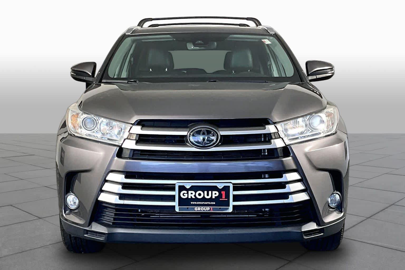 Used 2019 Toyota Highlander XLE AWD/4WD image 4