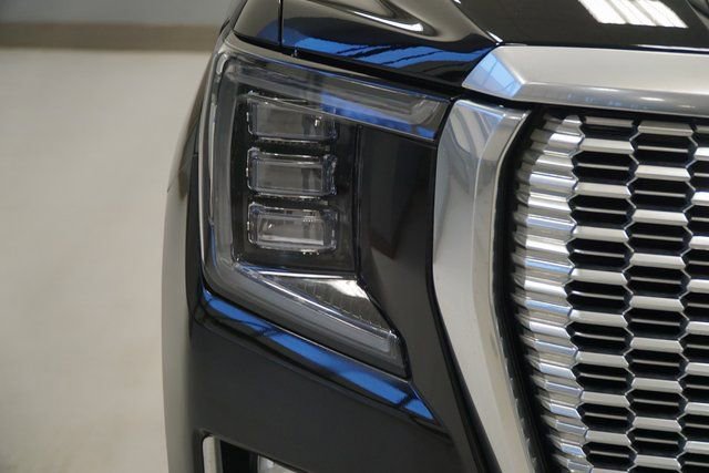 Used 2024 GMC Yukon XL Denali w/ Denali Reserve Package image 10