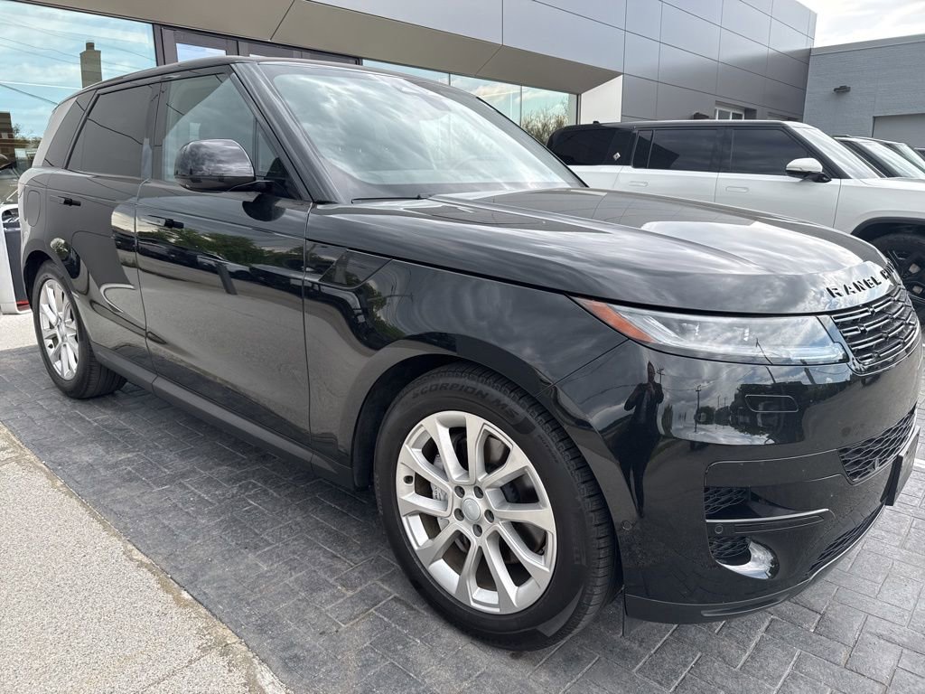 Used 2025 Land Rover Range Rover Sport SE AWD/4WD image 2