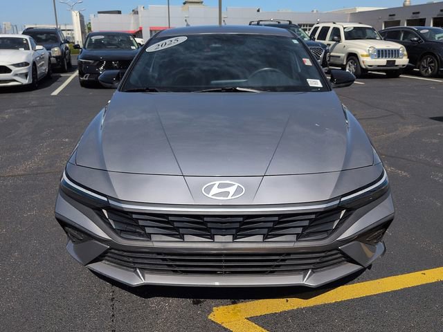 Used 2025 Hyundai Elantra Sport FWD image 2