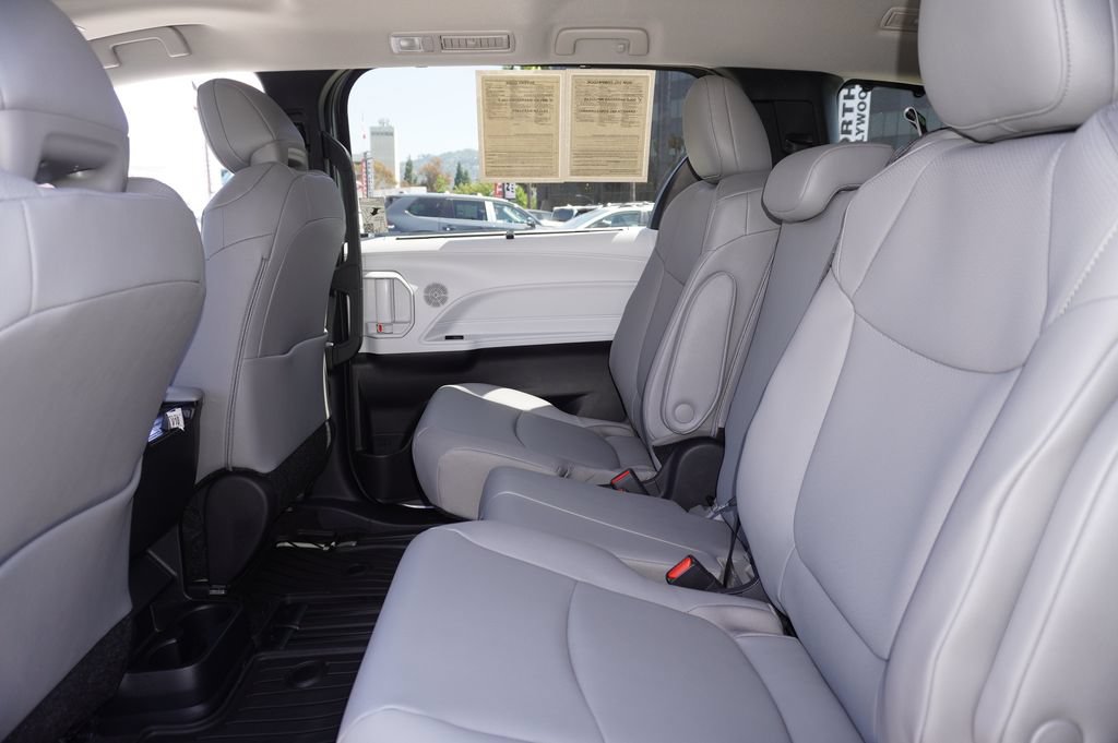 Certified 2026 Toyota Sienna XLE FWD image 11