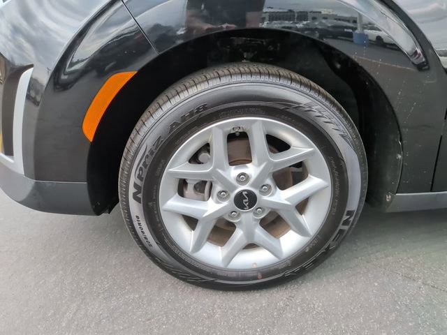 Used 2025 Kia Soul LX image 12