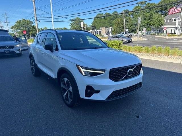 Certified 2025 Volvo XC40 B5 Plus AWD/4WD image 6