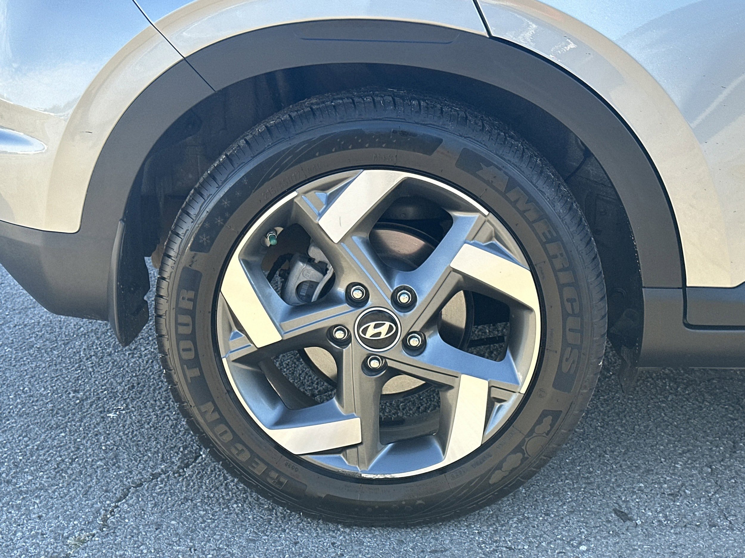 Used 2023 Hyundai Venue SEL image 17