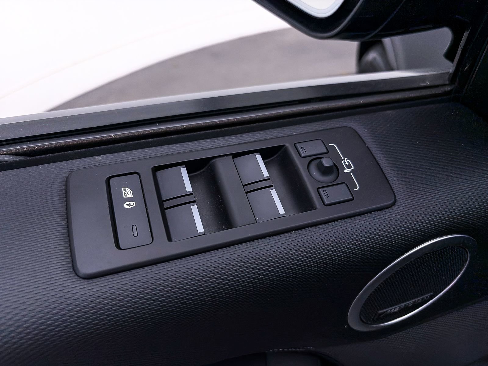 Used 2023 Land Rover Discovery S R-Dynamic AWD/4WD image 19