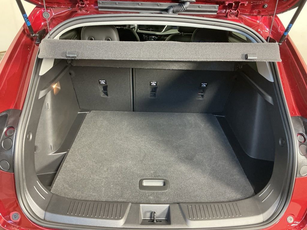 Used 2025 Chevrolet Trax LT w/ Driver Confidence Package image 10