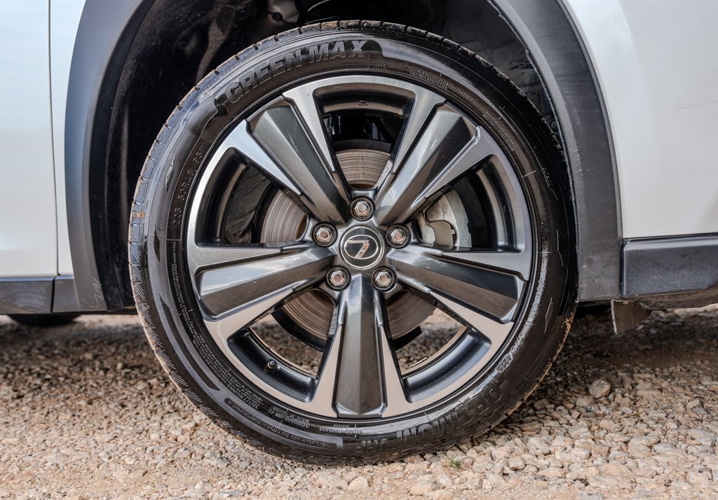 Used 2019 Lexus UX 200 FWD image 13