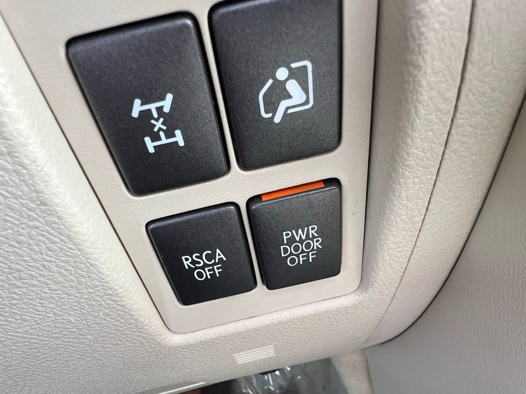 Used 2013 Lexus LX 570 4WD w/ Luxury Pkg image 50