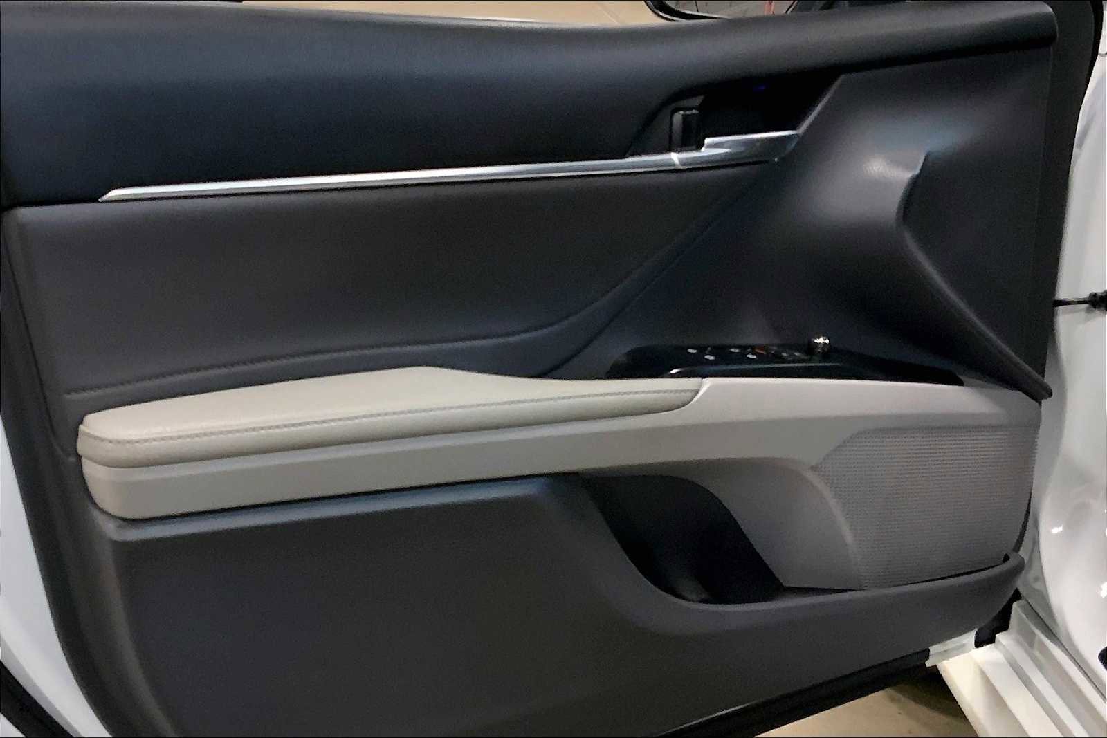 Used 2018 Toyota Camry XLE image 20