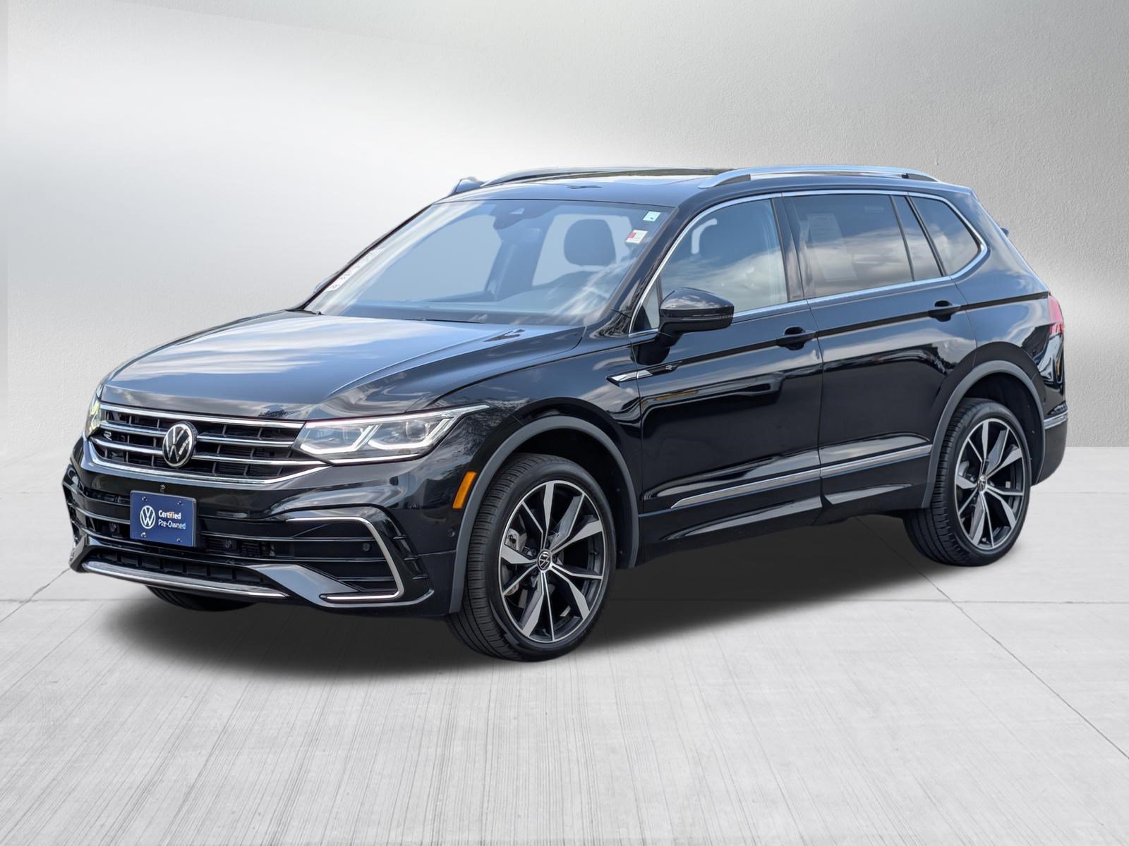 Used 2023 Volkswagen Tiguan SEL R-Line AWD/4WD image 3
