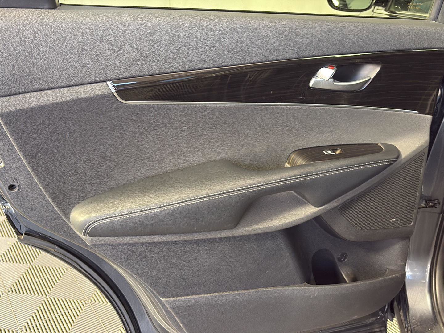 Used 2020 Kia Sorento EX image 21