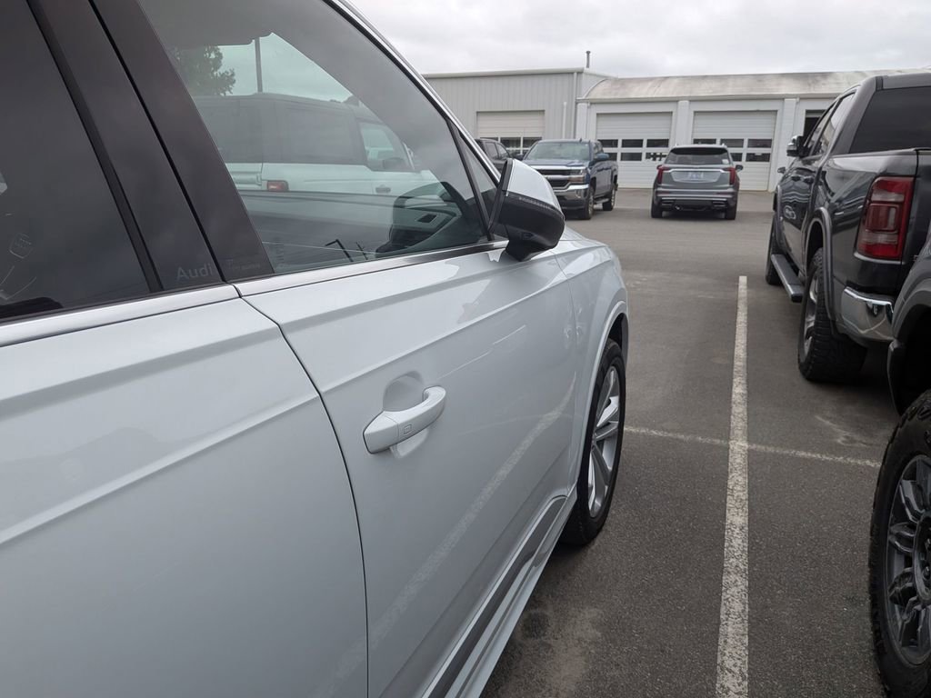 Used 2025 Audi Q7 3.0T Premium Plus w/ Premium Plus Package AWD/4WD image 11