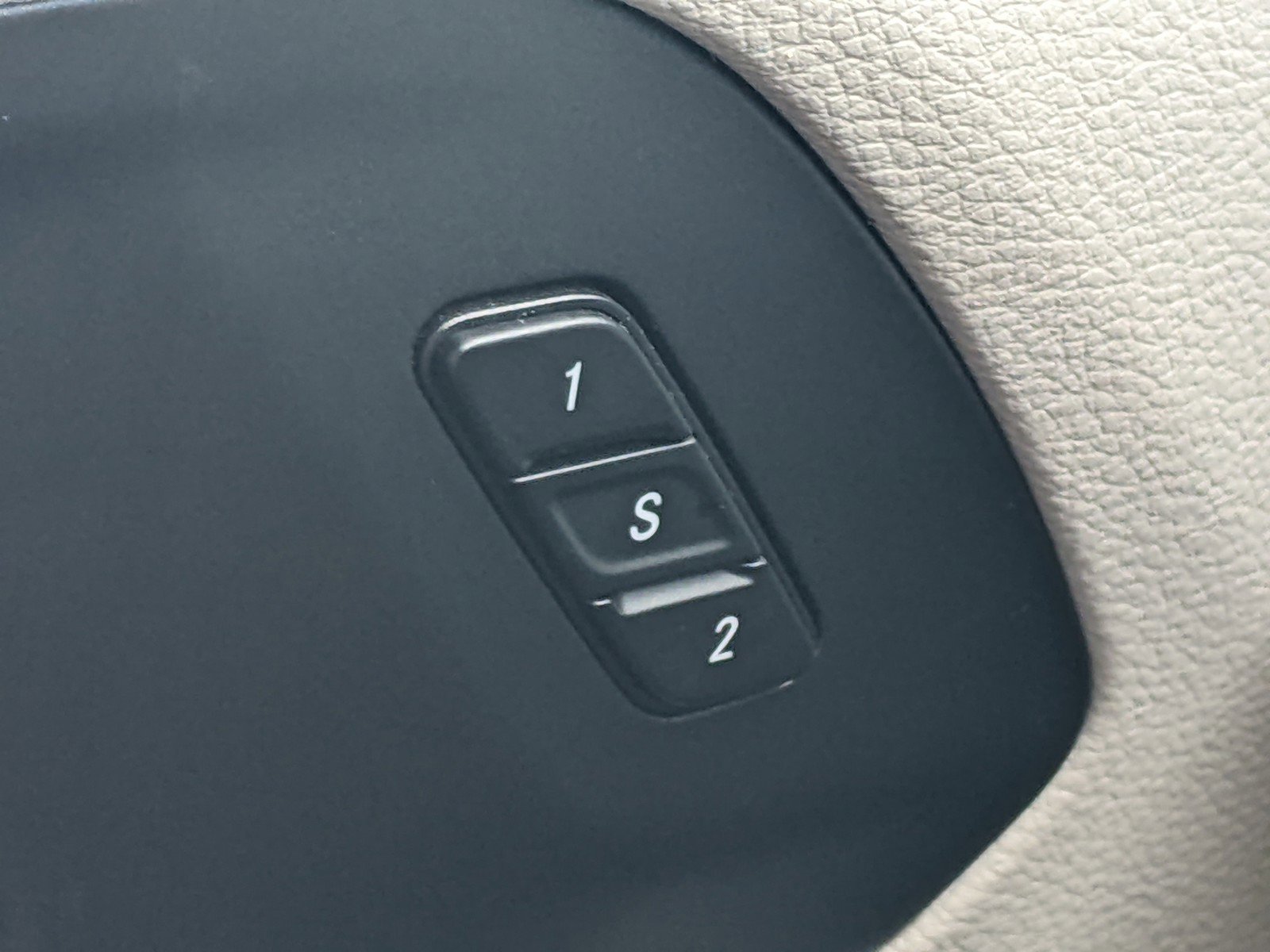 Used 2021 Chrysler Pacifica Touring-L image 19