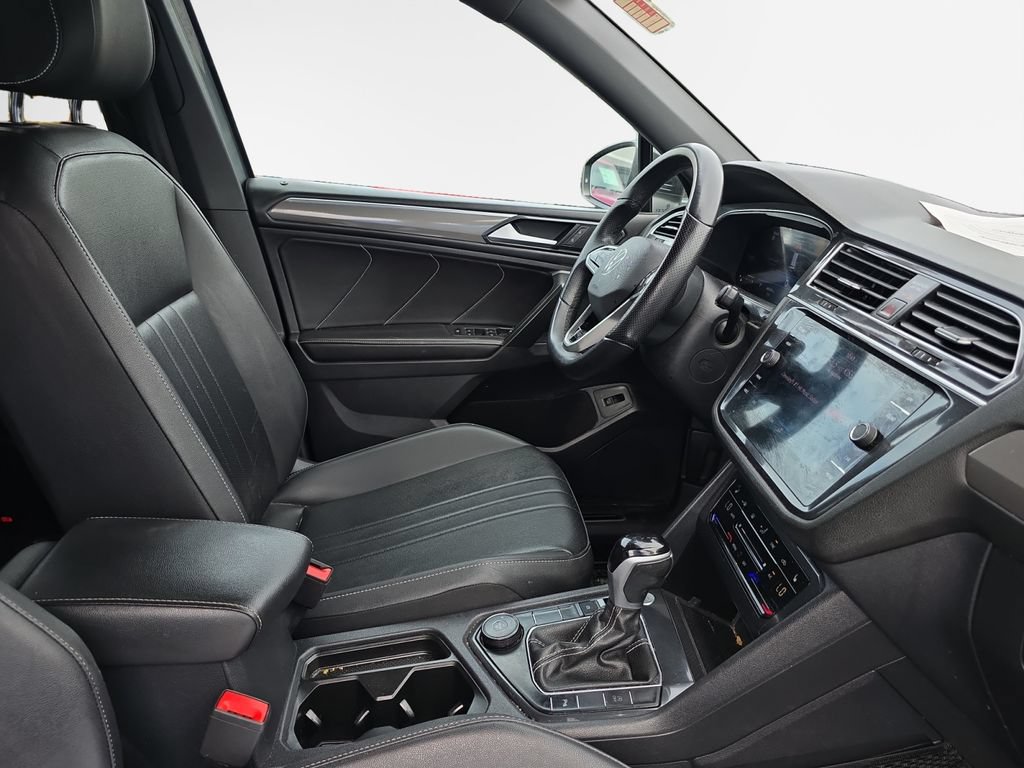 Used 2024 Volkswagen Tiguan SE R-Line AWD/4WD image 25