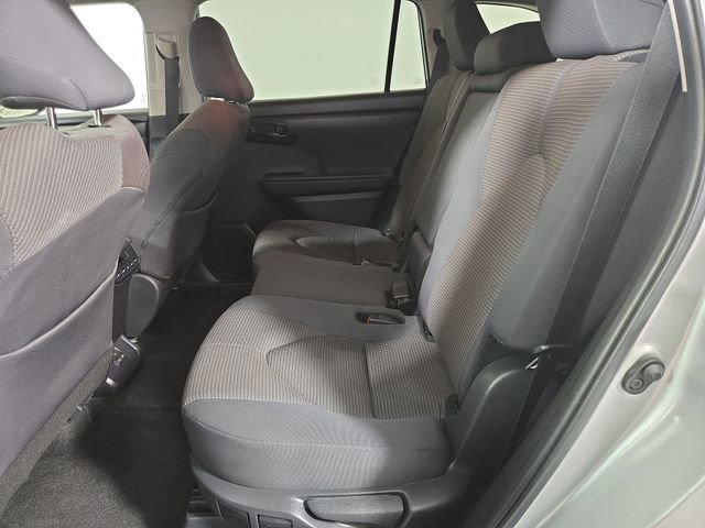 Used 2024 Toyota Highlander LE image 25
