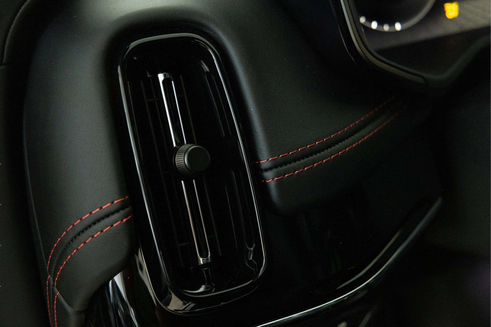 New 2026 Aston Martin DBX 707 AWD/4WD image 25