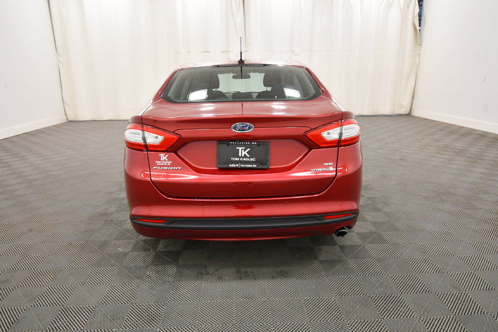 Used 2016 Ford Fusion SE FWD image 6