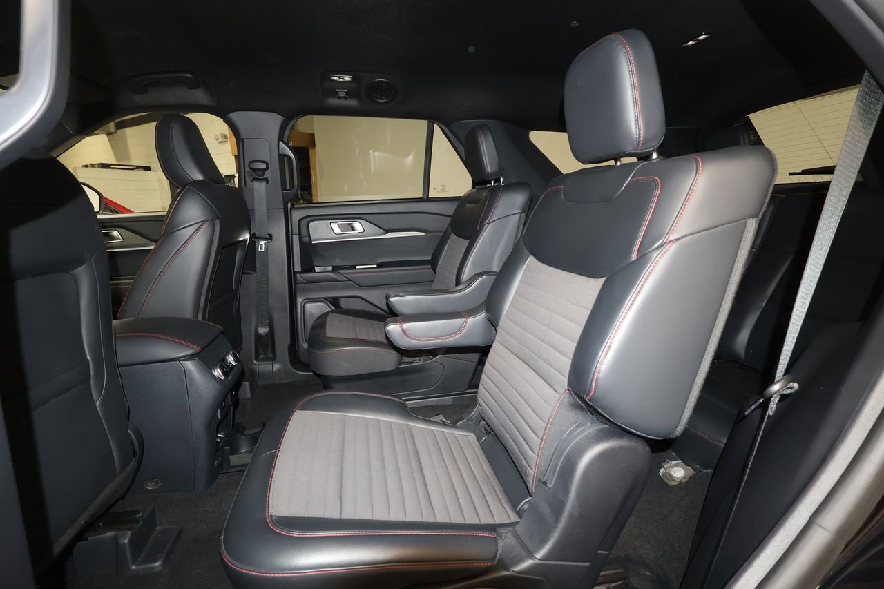 Used 2025 Ford Explorer ST-Line image 24