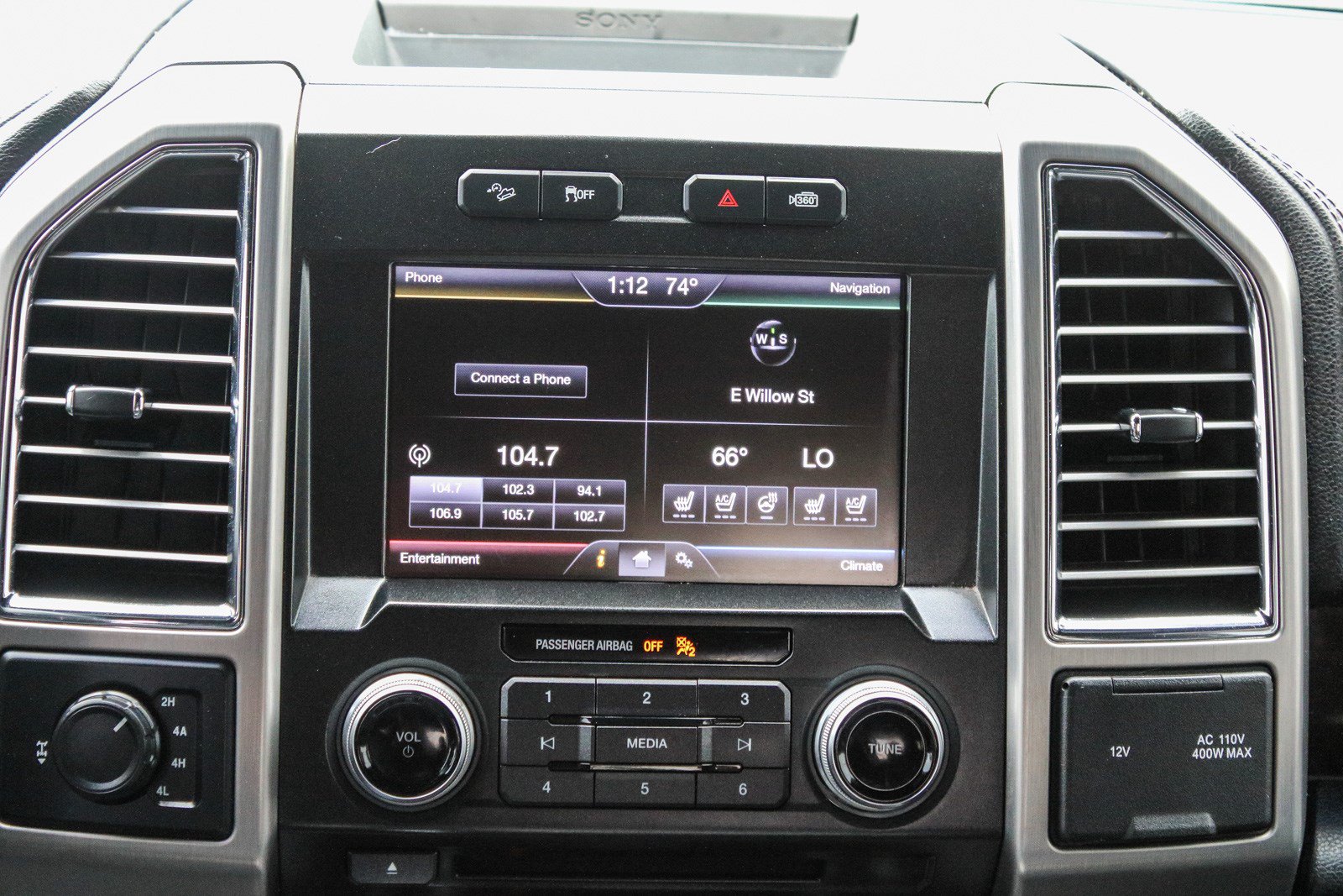 Used 2015 Ford F150 Platinum w/ Equipment Group 701A Luxury AWD/4WD image 16