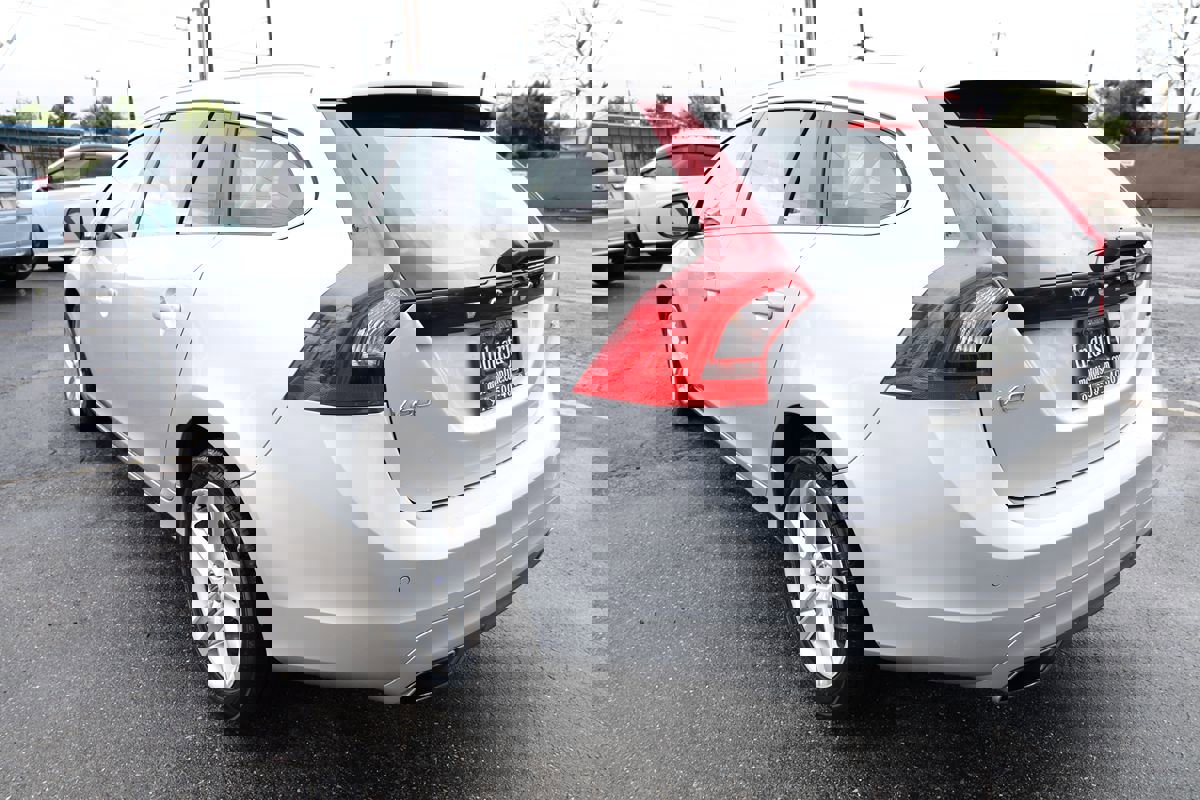 Used 2015 Volvo V60 T5 Premier FWD image 8