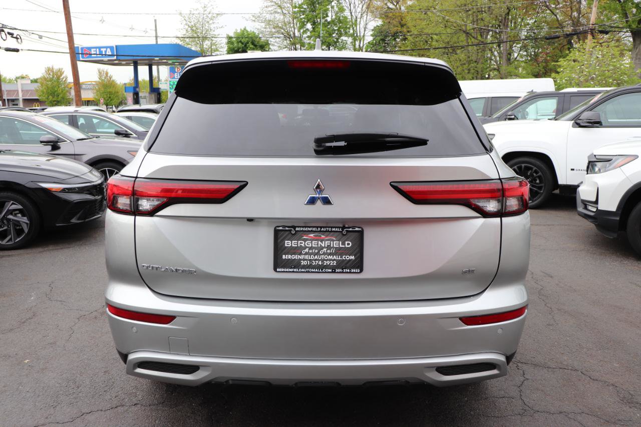 Used 2024 Mitsubishi Outlander AWD image 4