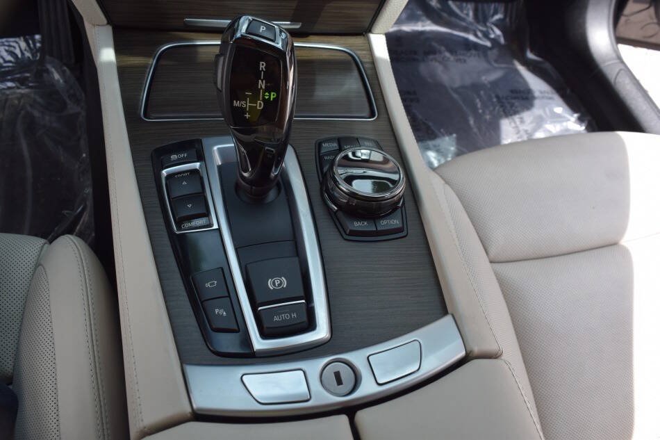 Used 2015 BMW 750i RWD image 56