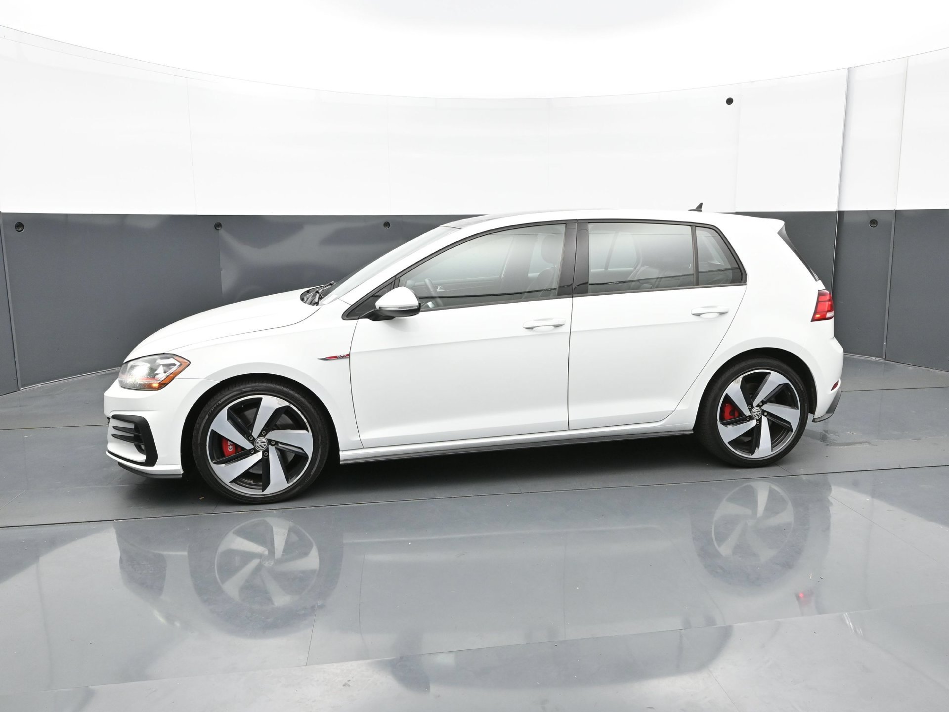 Used 2020 Volkswagen GTI SE FWD image 3