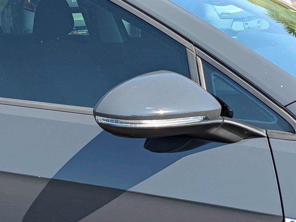 Used 2019 Volkswagen e-Golf SE image 12