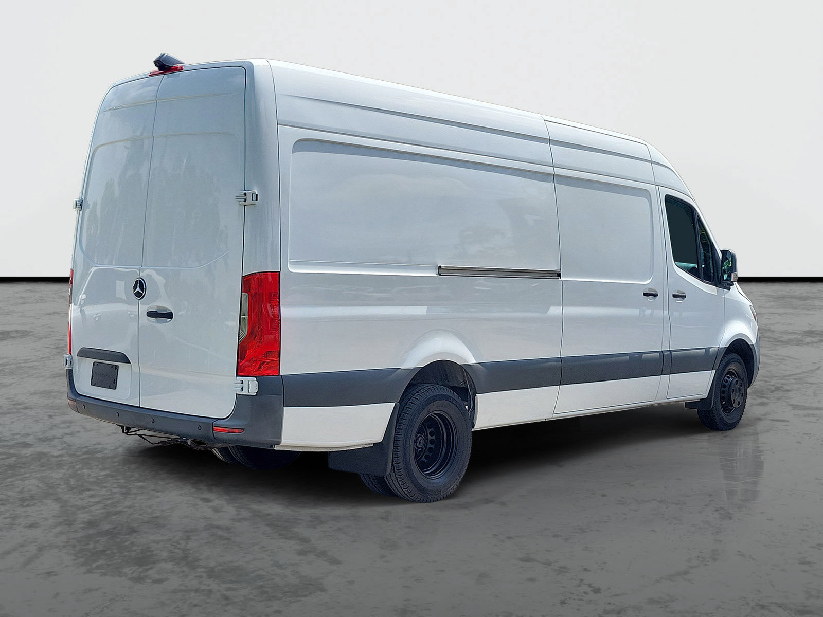 Used 2019 Mercedes-Benz Sprinter 170 image 2