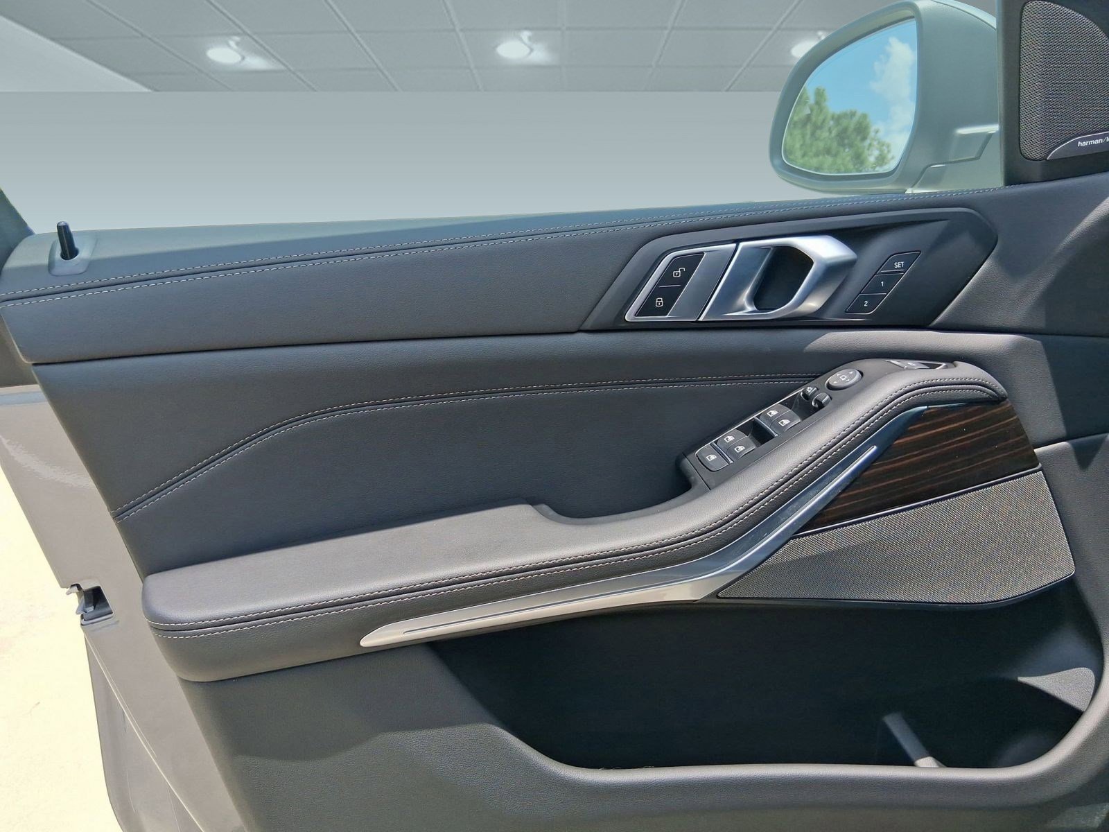 Used 2026 BMW X5 xDrive40i w/ Premium Package image 12