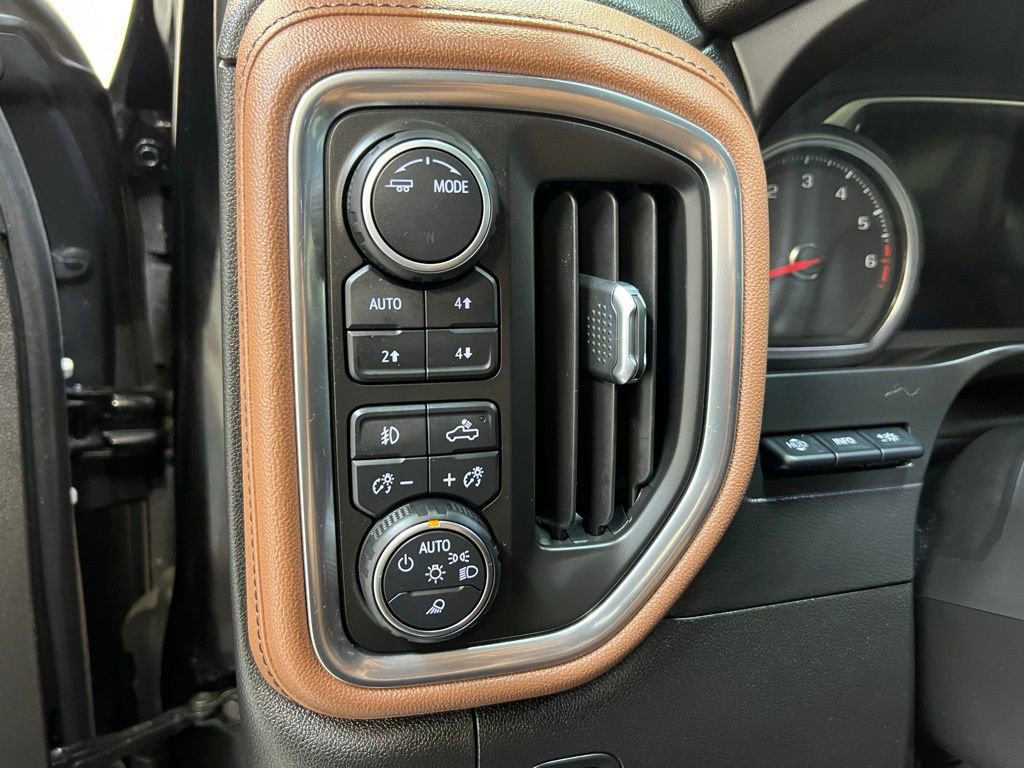 Used 2020 Chevrolet Silverado 1500 High Country w/ Technology Package image 18