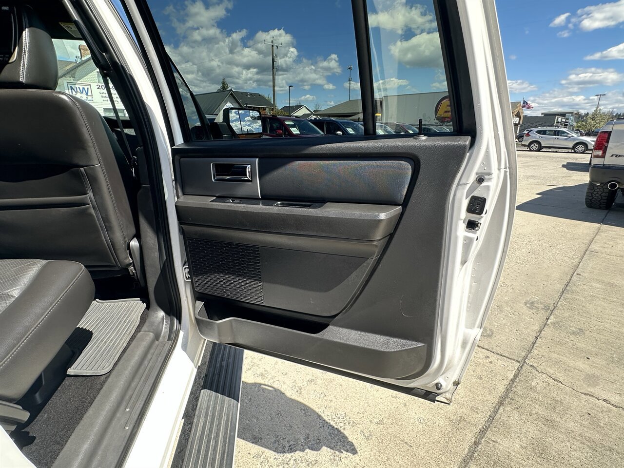 Used 2014 Ford Expedition EL Limited w/ Equipment Group 301A AWD/4WD image 23