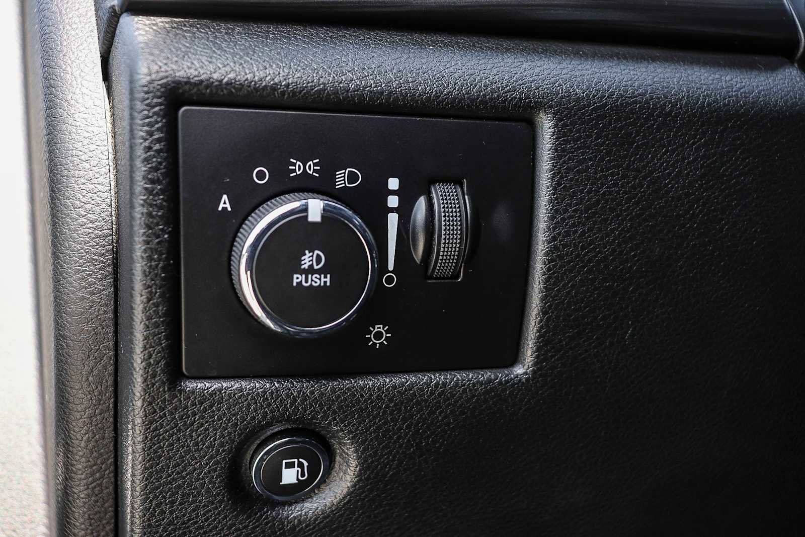 Used 2022 Jeep Grand Cherokee Laredo X image 23