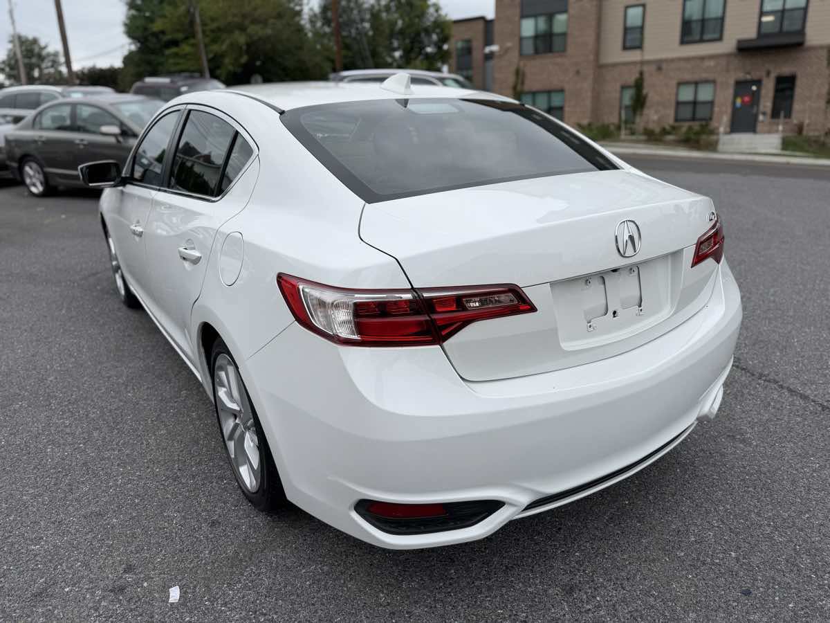 Used 2017 Acura ILX FWD image 5