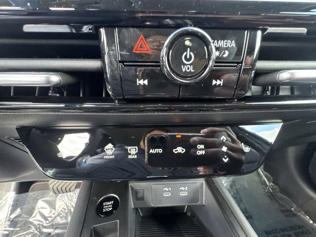 New 2026 Nissan Kicks SR w/ Cold Weather Package AWD/4WD image 18
