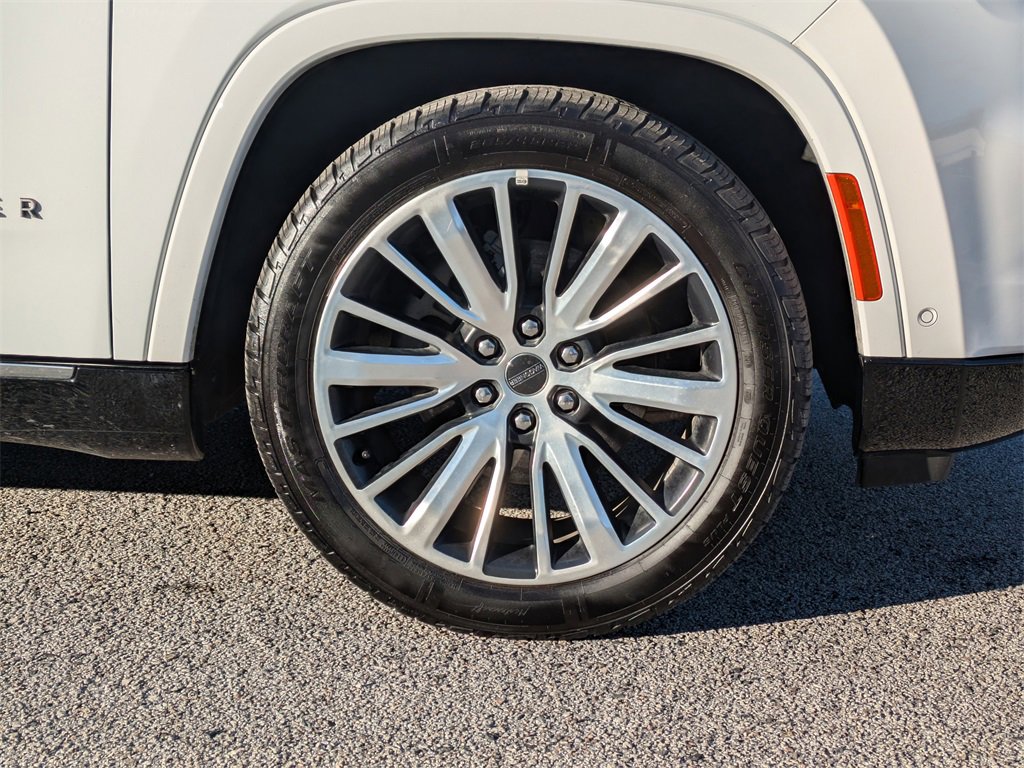 Used 2024 Jeep Grand Wagoneer L Series III image 11