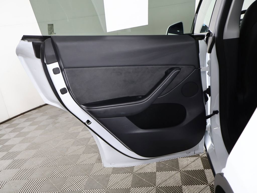 Used 2023 Tesla Model Y AWD image 23