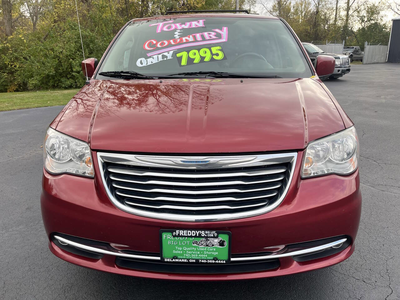 Used 2015 Chrysler Town & Country Touring image 3