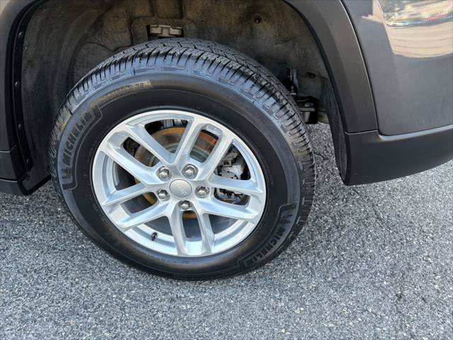 Certified 2023 Jeep Grand Cherokee Laredo X AWD/4WD image 10