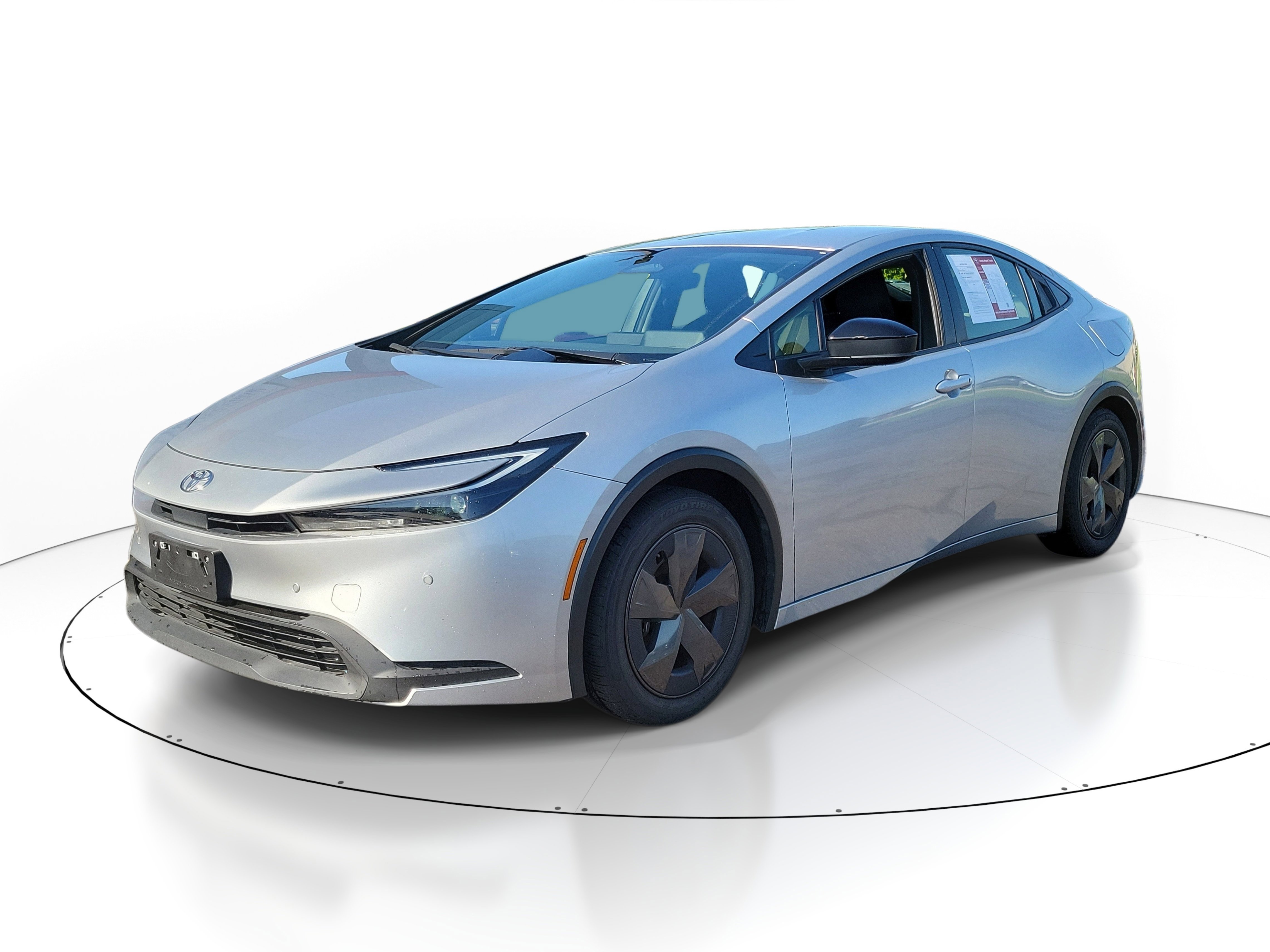 Used 2024 Toyota Prius LE FWD image 2
