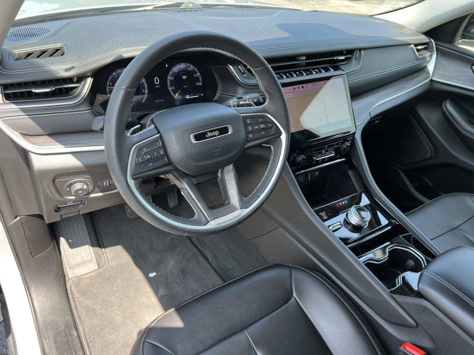 Used 2023 Jeep Grand Cherokee Limited AWD/4WD image 14