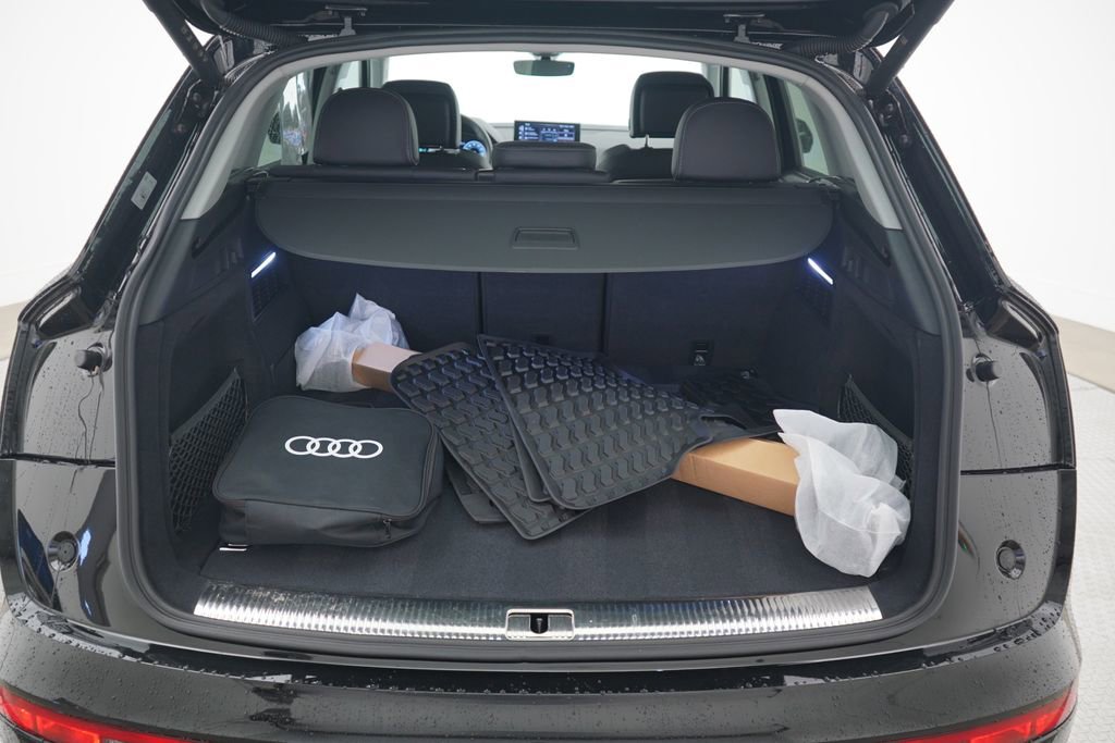 Used 2025 Audi Q5 e Premium Plus w/ Premium Plus Package image 12