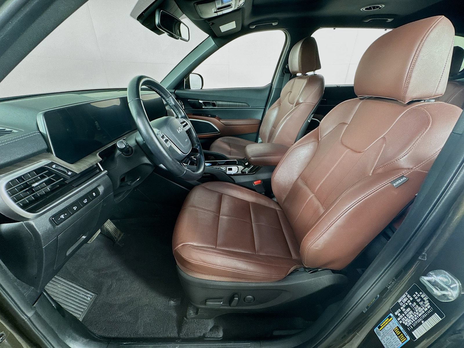 Used 2024 Kia Telluride EX w/ EX Captain's Chair Package AWD/4WD image 12